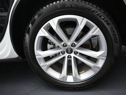 Used 2025 Audi Q7 3.0T Premium Plus AWD/4WD image 49