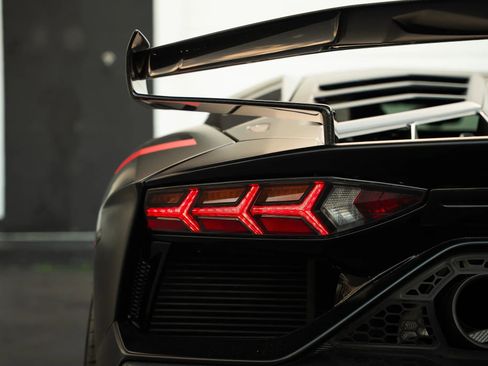 Used 2019 Lamborghini Aventador SVJ AWD/4WD image 36