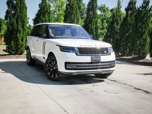 Used 2023 Land Rover Range Rover SE AWD/4WD image 2