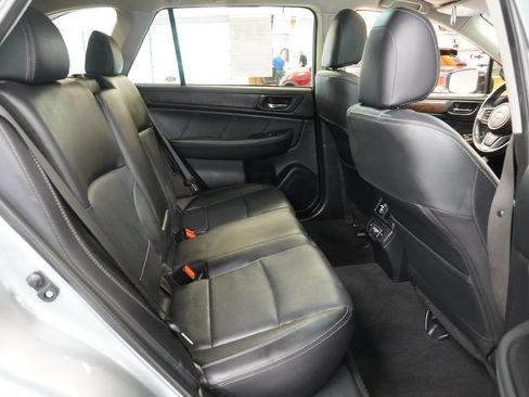 Used 2018 Subaru Outback 3.6R Limited AWD/4WD image 32