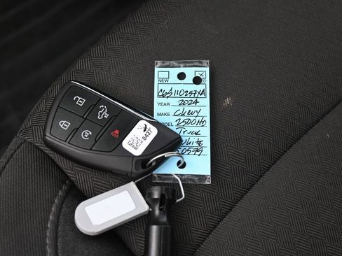 Used 2024 Chevrolet Silverado 2500 LT w/ Convenience Package image 18