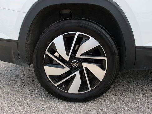 Used 2025 Volkswagen Atlas SE image 9