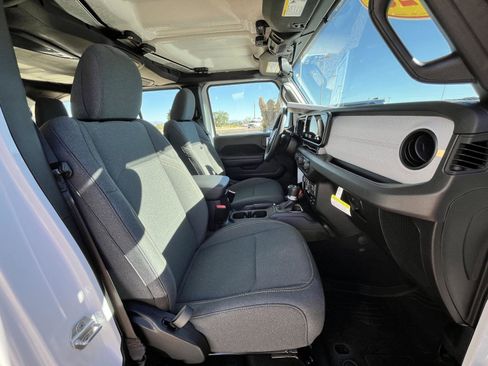 Used 2025 Jeep Wrangler Sport image 28