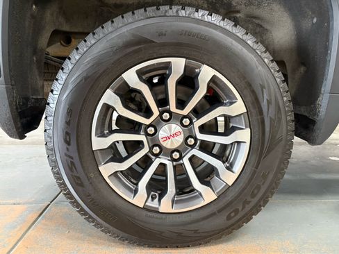Used 2020 GMC Sierra 1500 AT4 w/ Off Road Performance Package AWD/4WD image 10