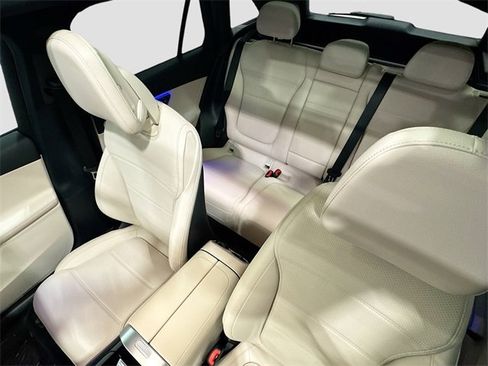 Used 2025 Mercedes-Benz GLC 300 4MATIC image 22