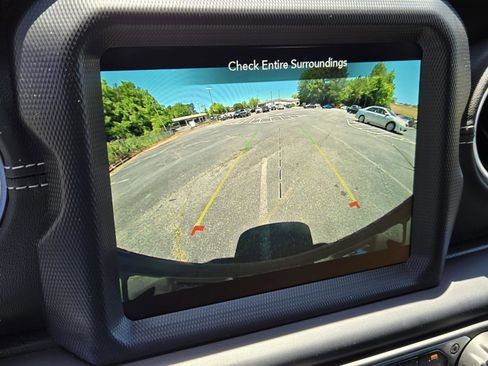 Used 2022 Jeep Wrangler Unlimited Sahara w/ Cold Weather Group AWD/4WD image 21