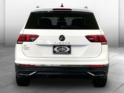 Used 2024 Volkswagen Tiguan SE FWD image 3