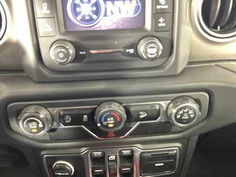Used 2018 Jeep Wrangler Unlimited Sport S AWD/4WD image 14