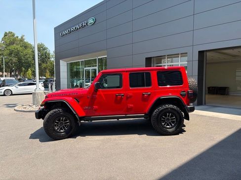 Used 2025 Jeep Wrangler Unlimited Rubicon AWD/4WD image 4