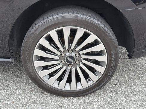 Used 2019 Lincoln Navigator Reserve AWD/4WD image 38