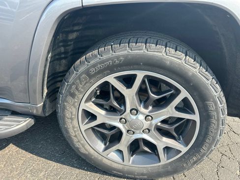 Used 2020 Jeep Grand Cherokee Overland AWD/4WD image 37