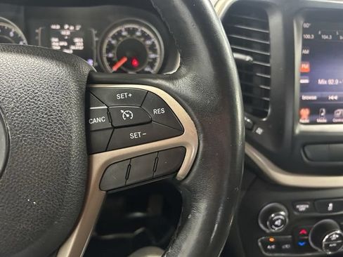 Used 2014 Jeep Cherokee Latitude w/ Comfort/Convenience Group AWD/4WD image 35