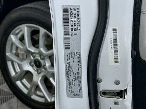 Used 2025 Jeep Compass Limited AWD/4WD image 12