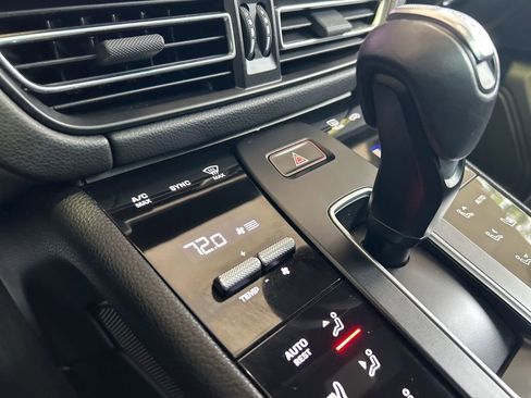 Used 2024 Porsche Macan image 44