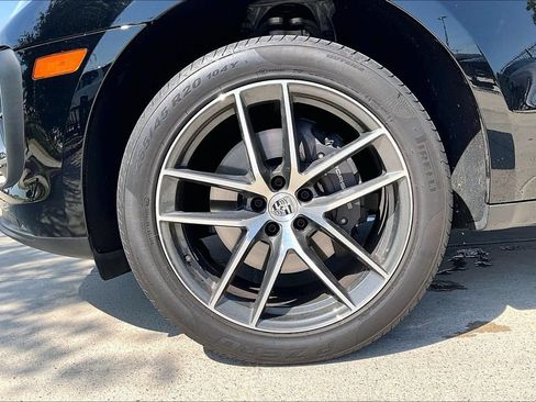 Used 2024 Porsche Macan w/ Premium Plus Package AWD/4WD image 11
