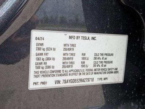 Used 2024 Tesla Model Y Long Range AWD/4WD image 25