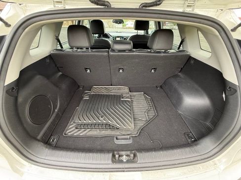 Used 2019 Kia Niro EX Premium image 13