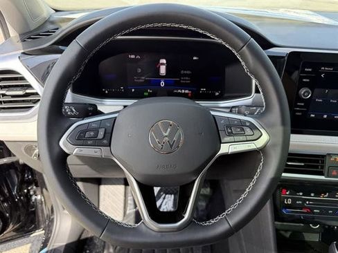 New 2025 Volkswagen Taos SE image 21