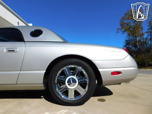 Used 2005 Ford Thunderbird image 15