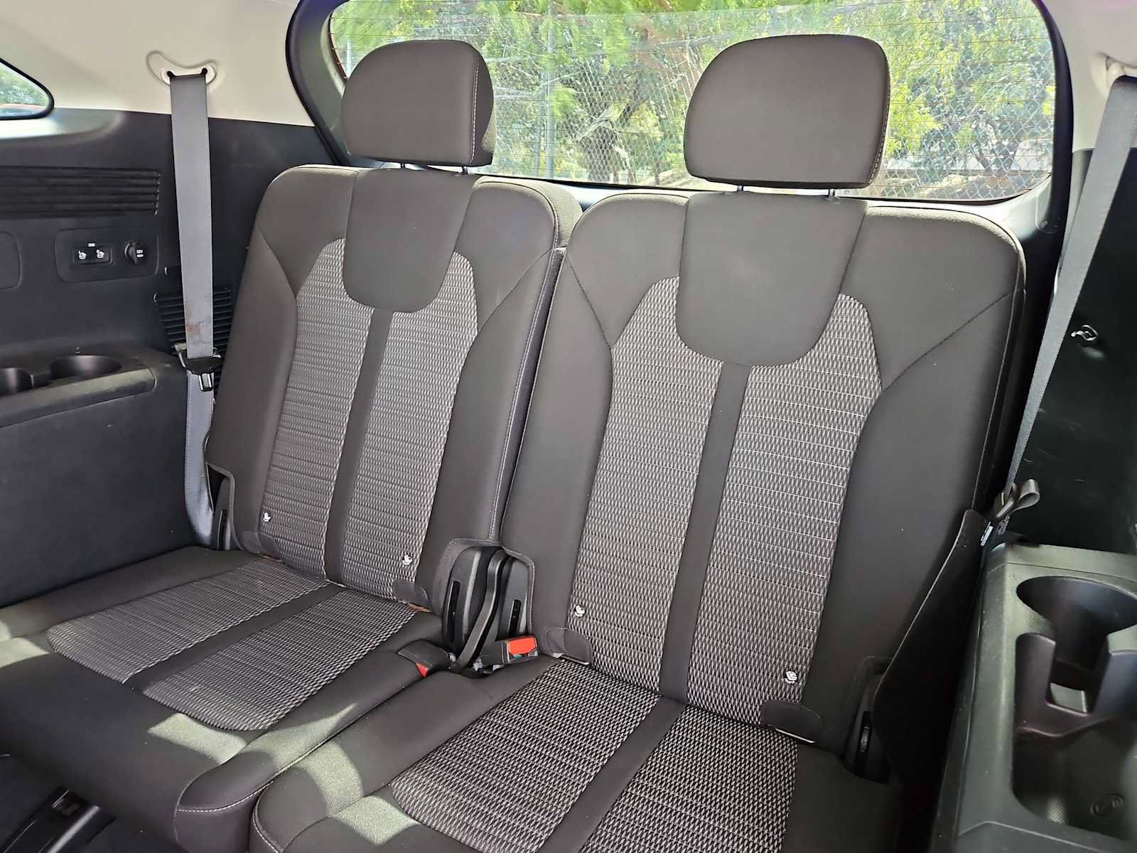 Used 2025 Kia Sorento LX FWD image 11