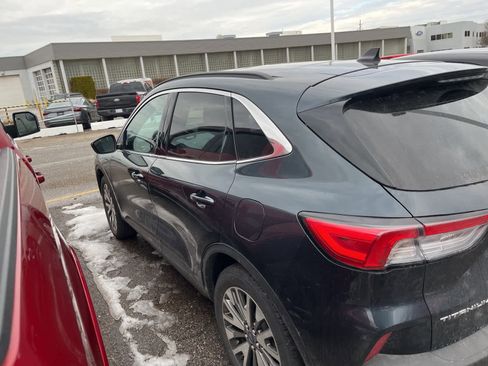 Used 2022 Ford Escape Titanium w/ Class II Trailer Tow Package image 8