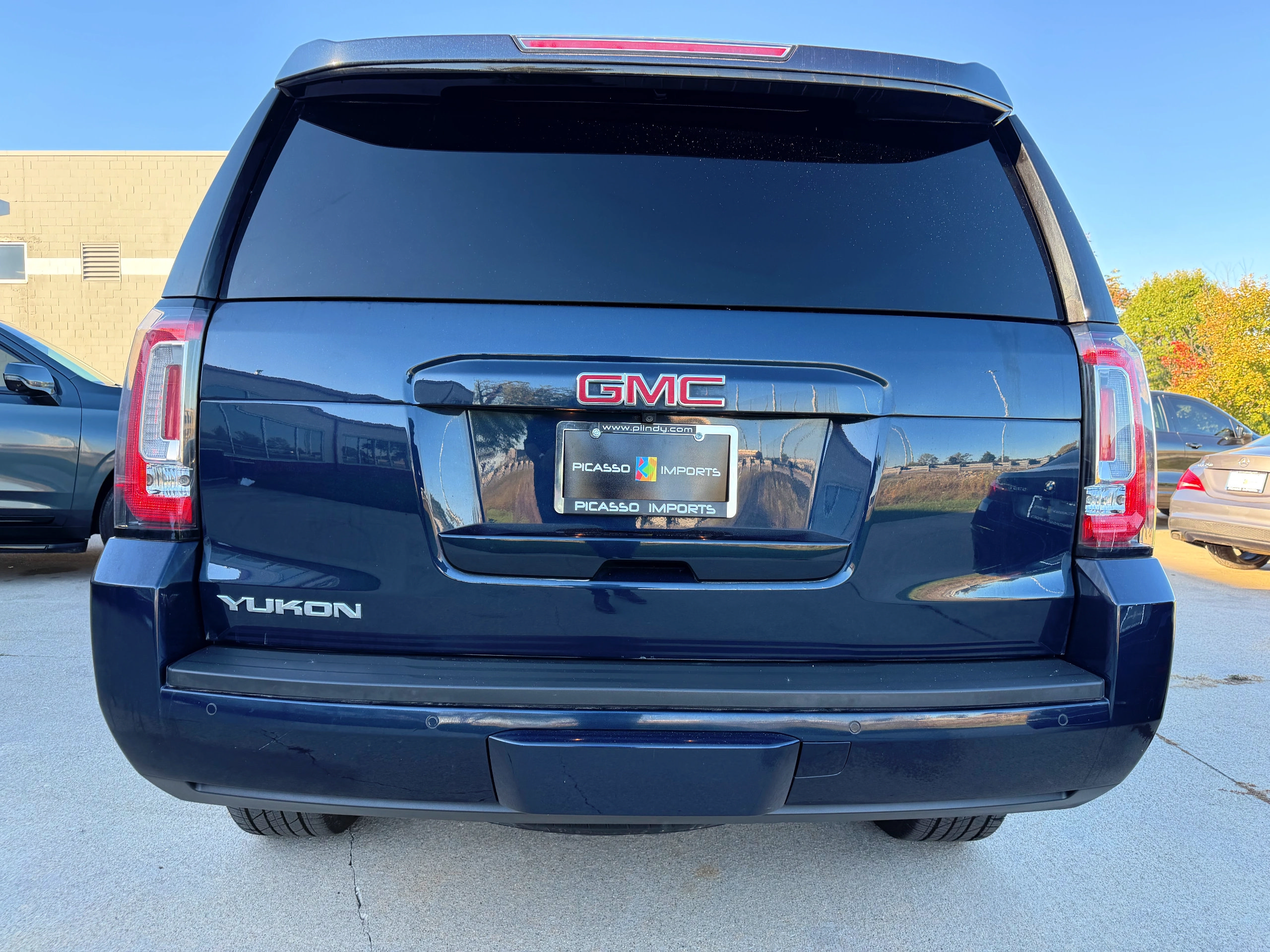 Used 2019 GMC Yukon SLE w/ SLE Value Package AWD/4WD image 3