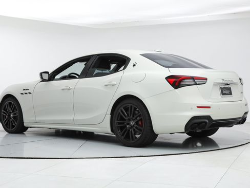 Certified 2023 Maserati Ghibli Modena RWD image 3