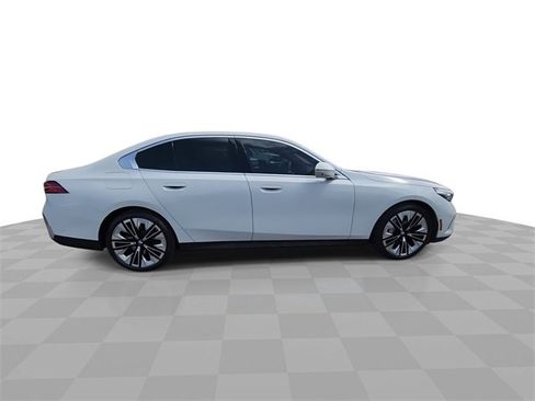 Used 2024 BMW 530i w/ Premium Package image 9