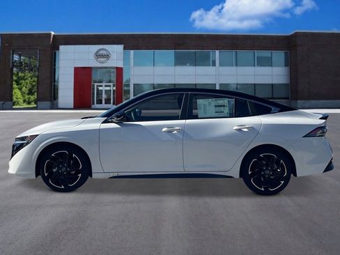 New 2026 Nissan Sentra SR w/ Floor Mat Package FWD image 2