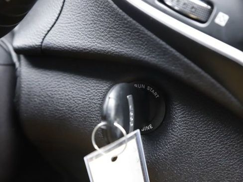 Used 2019 Jeep Cherokee Sport image 16