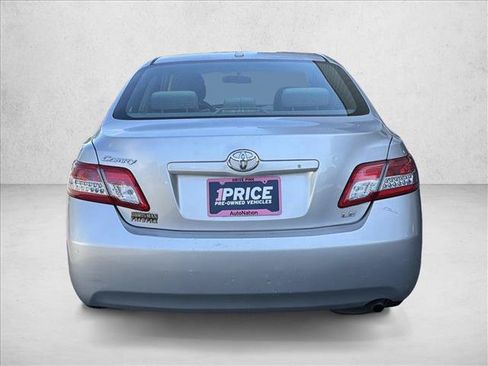 Used 2011 Toyota Camry LE FWD image 3