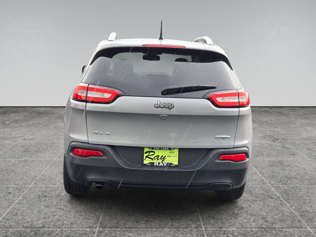 Used 2016 Jeep Cherokee Latitude w/ Cold Weather Group AWD/4WD image 16