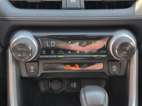 Used 2025 Toyota RAV4 XLE AWD/4WD image 22