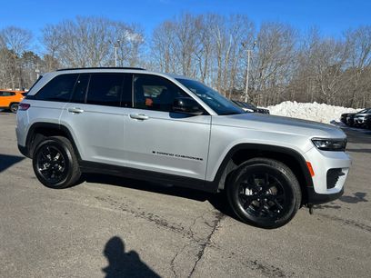 Used 2025 Jeep Grand Cherokee Altitude
