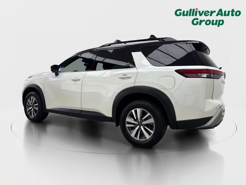 Used 2023 Nissan Pathfinder SL FWD image 4