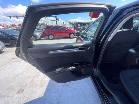 Used 2014 Ford Fusion SE FWD image 5