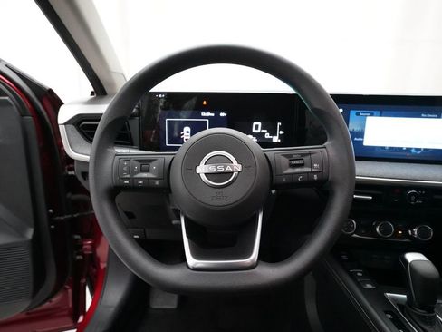 Used 2025 Nissan Kicks SV image 4