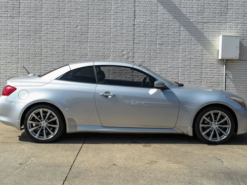 Used 2009 INFINITI G37 Convertible w/ Premium Pkg RWD image 6
