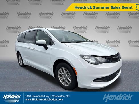 Used 2023 Chrysler Voyager LX FWD image 1