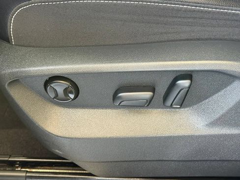 Used 2024 Volkswagen Atlas SE FWD image 16