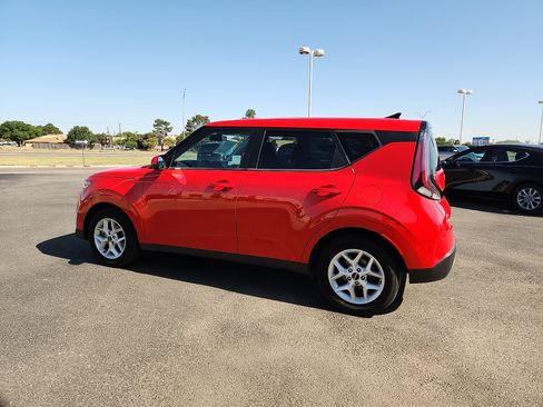 Used 2024 Kia Soul LX w/ Option Group 015 FWD image 4