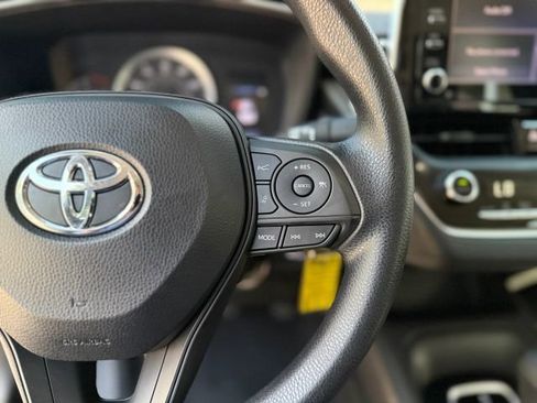 Used 2021 Toyota Corolla LE image 21