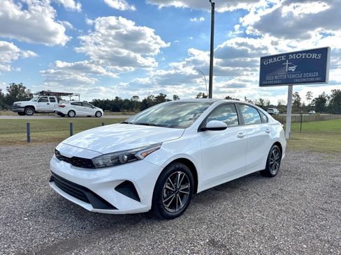 Used 2024 Kia Forte LXS image 3