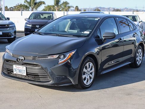 Used 2023 Toyota Corolla LE image 3