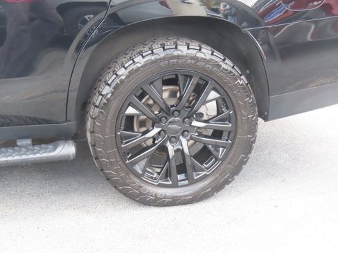 Used 2021 Chevrolet Tahoe Z71 w/ Z71 Off-Road Package AWD/4WD image 9