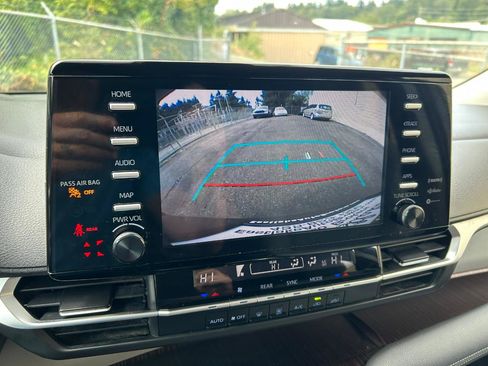 Used 2021 Toyota Sienna LE AWD/4WD image 19