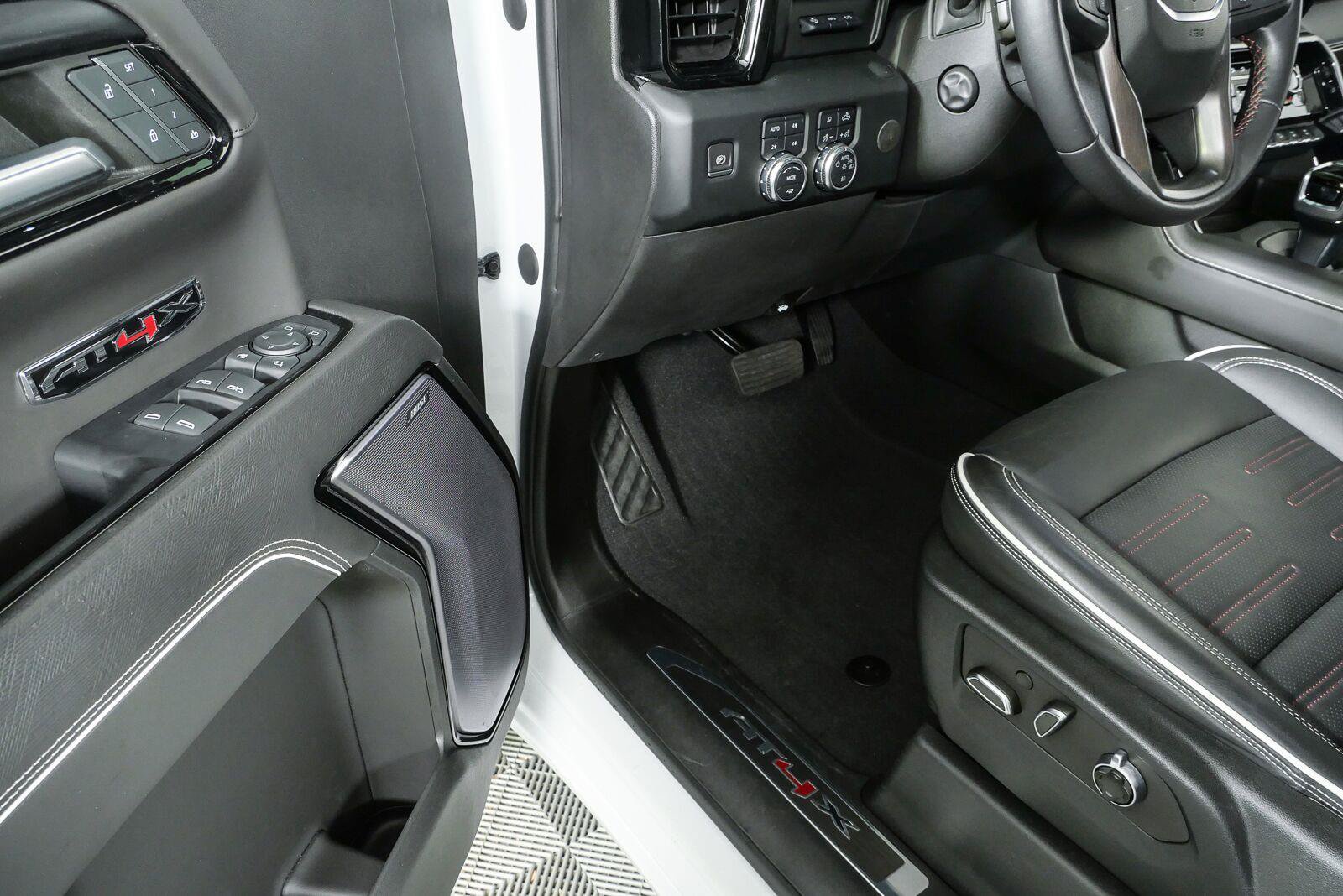 Used 2022 GMC Sierra 1500 AT4X AWD/4WD image 8