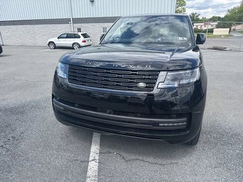 Used 2025 Land Rover Range Rover Long Wheelbase SE AWD/4WD image 2