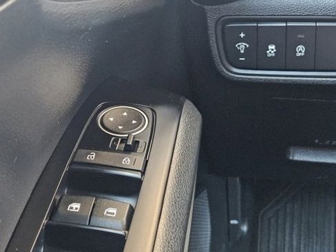 Used 2023 Kia Soul LX image 16