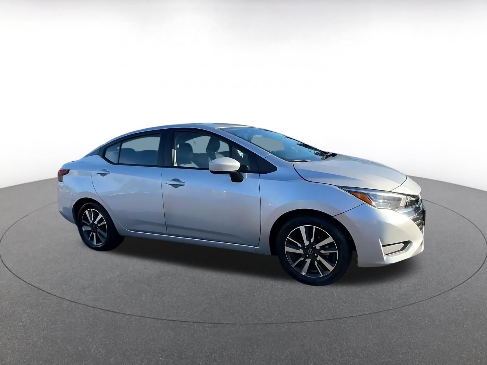 Used 2025 Nissan Versa SV FWD image 2